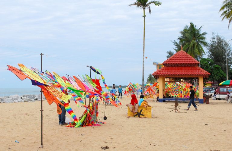18 Tempat Menarik Di Kelantan. Pantai Cantik, Barang Murah. Memang Syok
