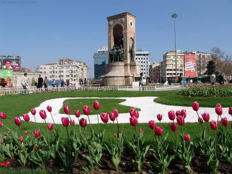 20 Tempat Menarik di Istanbul Penuh Sejarah Dan Keindahan