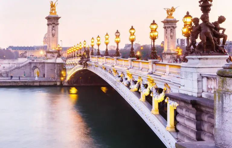 15 Tempat Menarik di Paris Romantik Dan Sesuai Untuk Percutian