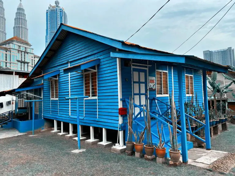 Rumah Biru Kampung Baru: Tempat Famous Lokasi Filem Drama